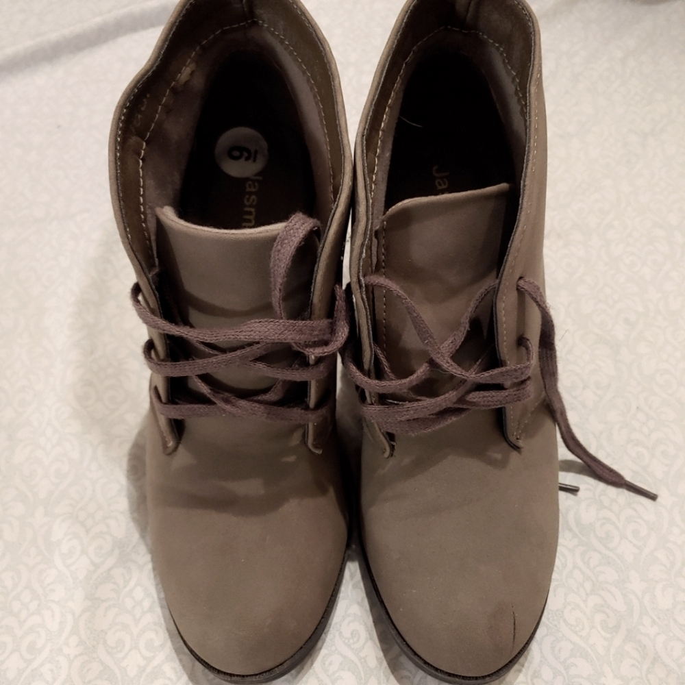 Jasmin booties
